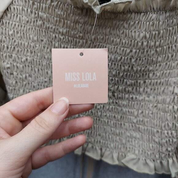 Vintage-Inspired Beige Smocked Long Sleeve Crop Top By Vianca & Miss Lola - Picture 4 of 6